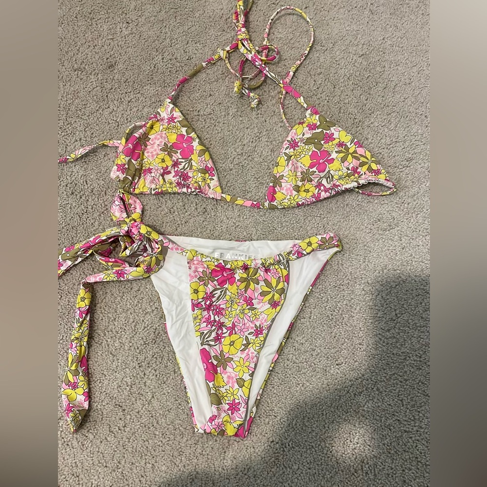 Frankie’s Bikini
